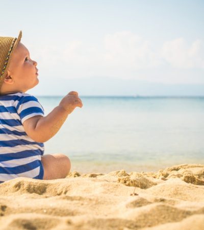 Τα απαραίτητα για μια μέρα με παιδιά στην παραλία