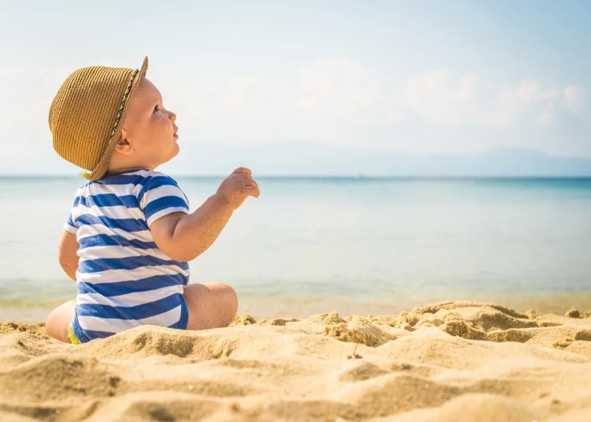 Τα απαραίτητα για μια μέρα με παιδιά στην παραλία