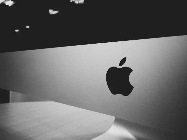 Apple: Πώς καθαρίζω την οθόνη σε iPhone και MacBook