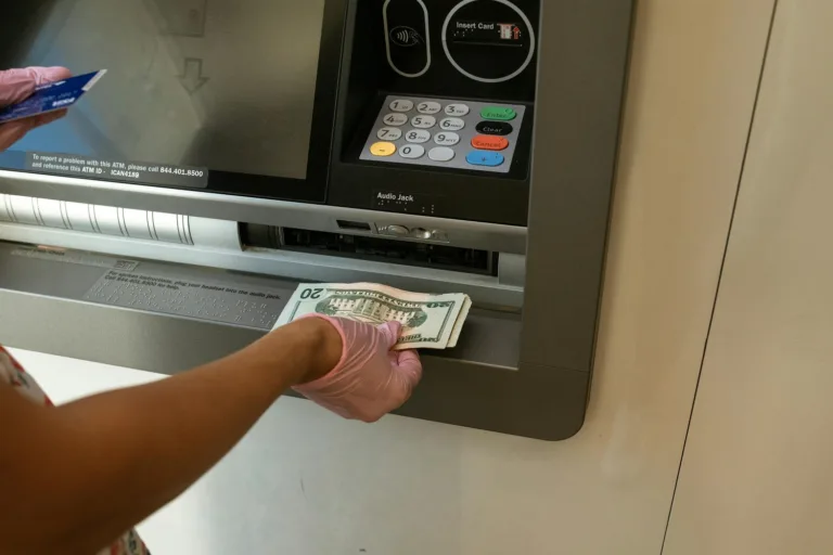 Ποιες τράπεζες είναι ανοιχτές απογεύματα και Σάββατο