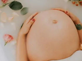 Εγκυμοσύνη: Πώς να ετοιμάσω σωστά την τσάντα του μαιευτηρίου