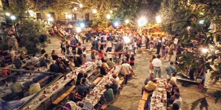 Ακόμα καλοκαίρι: 4 πανηγύρια στην Αθήνα τον Σεπτέμβρη για γλέντι μέχρι πρωίας