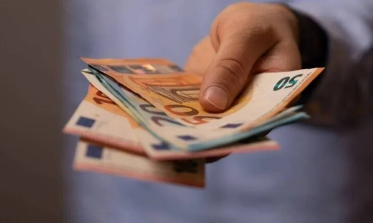 Πότε στα ATM η διπλή πληρωμή στο Ελάχιστο Εγγυημένο Εισόδημα