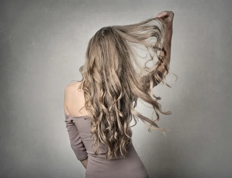 Hair Botox: Η διάσημη θεραπεία τώρα και στα μαλλιά! Πώς γίνεται;
