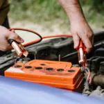 Νεκρή μπαταρία: Πώς χρησιμοποιούμε τα καλώδια μπαταρίας για να εκκινήσουμε το αυτοκίνητο