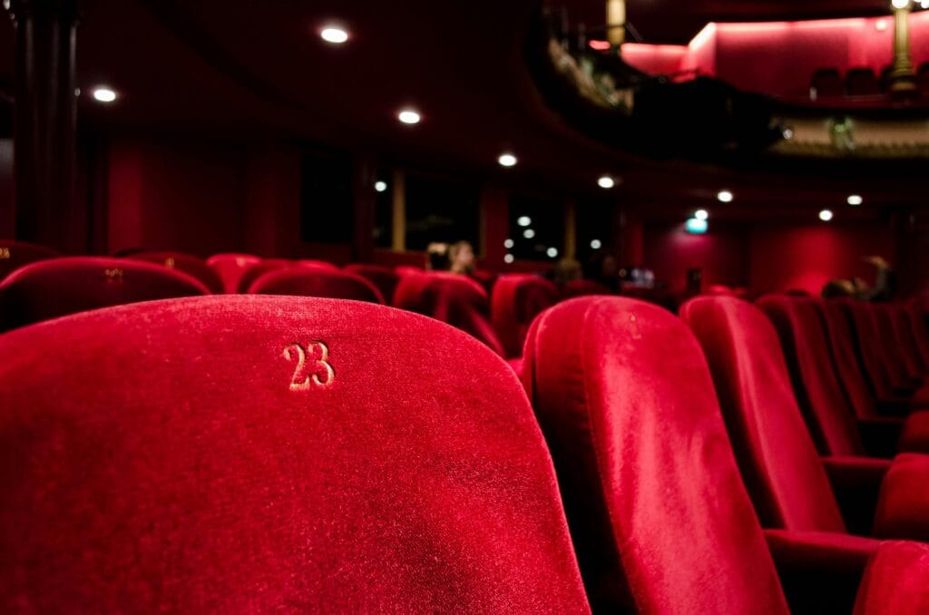 Δωρεάν εισιτήρια θεάτρου για το 2025: Ποιοι δικαιούνται και πώς θα τα πάρεις εύκολα
