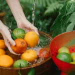 Πώς να «αποτοξινώσεις» φρούτα και λαχανικά σε 4 βήματα