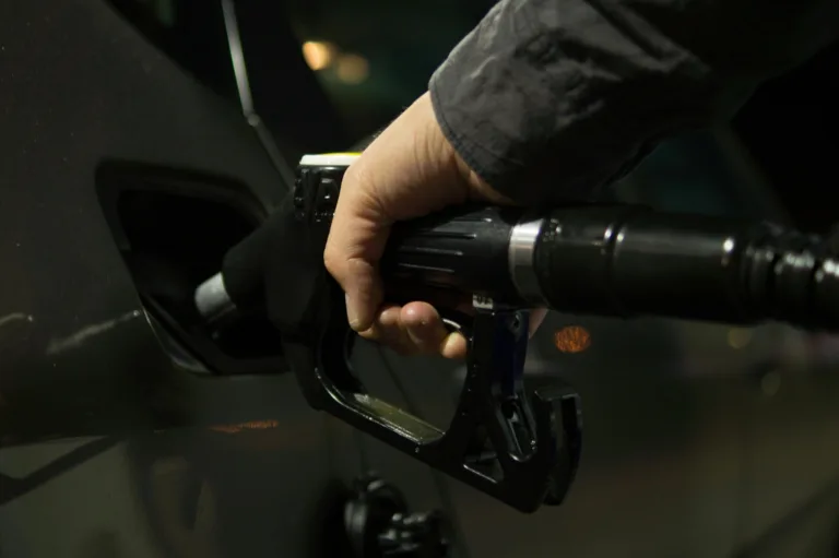 Σου έβαλαν βενζίνη σε diesel αυτοκίνητο; Τι να κάνεις αμέσως