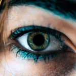 Πώς να κρατήσεις το eyeliner στη θέση του όλη μέρα