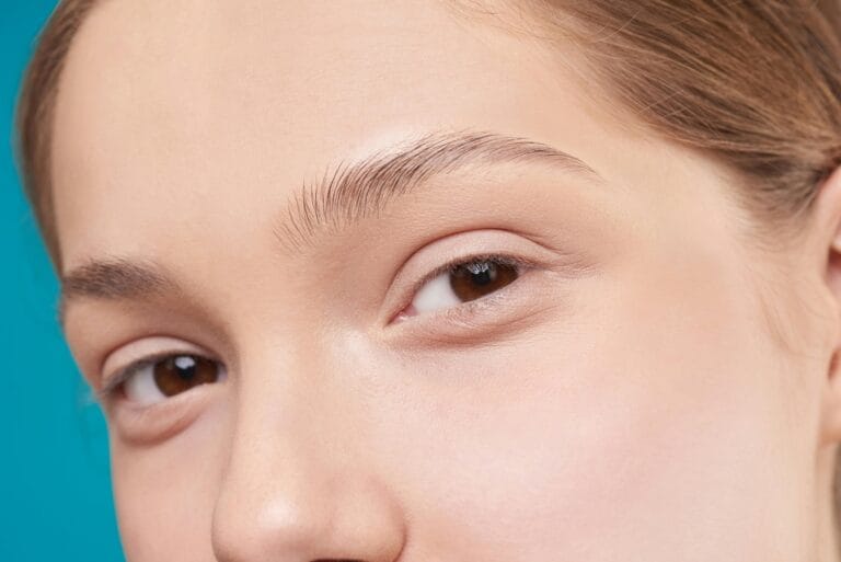 Glass skin: Πώς θα το αποκτήσετε τη νέα τάση του skincare