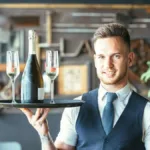 Voucher τουρισμού: Ποιοι είναι οι δικαιούχοι για επίδομα 1250 ευρώ, πότε οι αιτήσεις