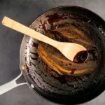 Πώς να καθαρίζετε σωστά τα αντικολλητικά τηγάνια ώστε να διαρκέσουν για πολλά χρόνια