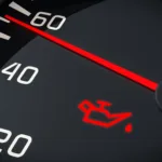 Τι πρέπει να κάνετε εάν ανάψει το λαμπάκι λαδιού στο αυτοκίνητο;