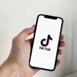 TikTok: «Μπλόκο» στα φίλτρα ομορφιάς για εφήβους