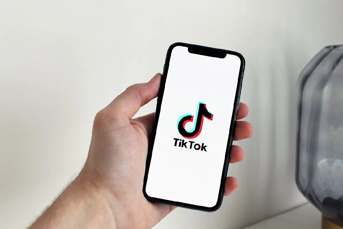 TikTok: «Μπλόκο» στα φίλτρα ομορφιάς για εφήβους