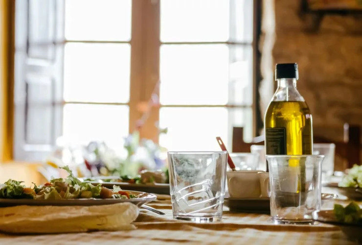 Πόσο κοστίζει σήμερα ο τενεκές λάδι σε παραγωγό και σούπερ μάρκετ