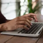 Μικρή μείωση στις εισφορές υγείας ΕΟΠΥΥ των μισθωτών για το 2025