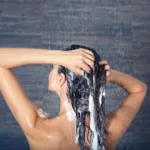 Αλήθειες και μύθοι για την τριχόπτωση (Spoiler: βοηθάει το καστορέλαιο ή όχι;)