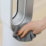 Πώς με αυτά τα 4 απλά βήματα θα καθαρίσετε την σκόνη από το αερόθερμο