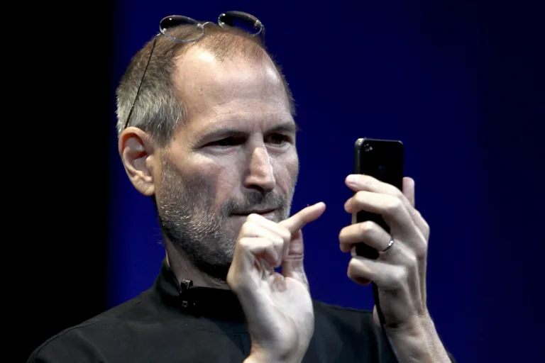Τι σημαίνει το «i» στο iPhone; Οι θεωρίες και η εξήγηση του Steve Jobs