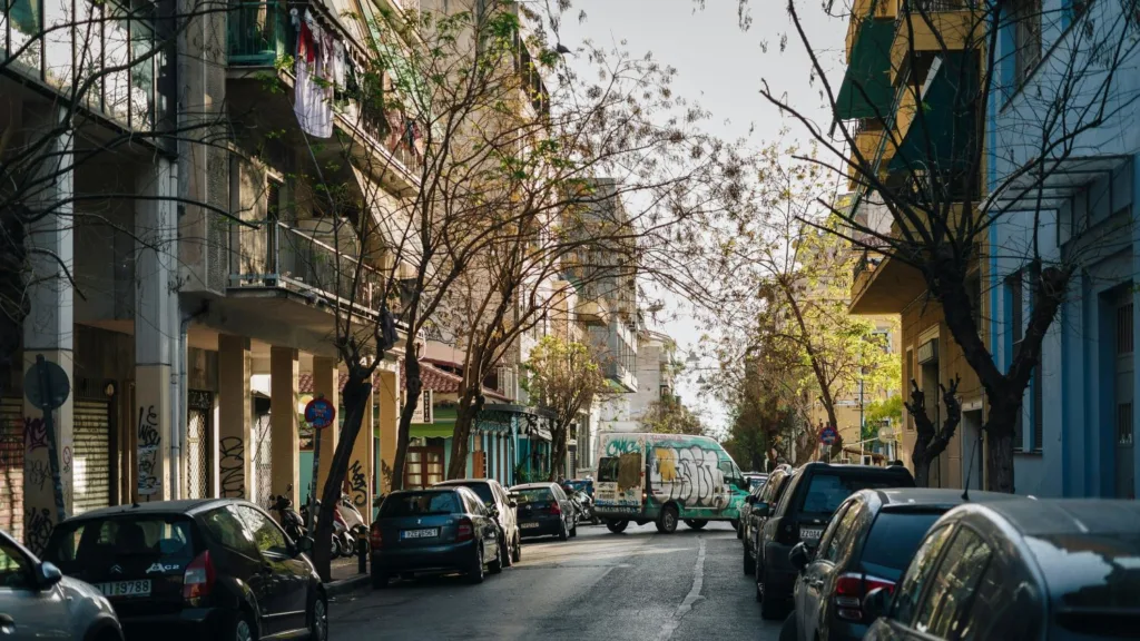 Πώς οι Δήμοι «βάζουν χέρι» στους λογαριασμούς για απλήρωτες κλήσεις