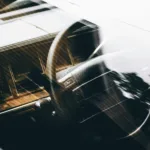 Ανοιχτά παράθυρα ή air condition στο αυτοκίνητο: Τι συμφέρει τελικά στη ζέστη;