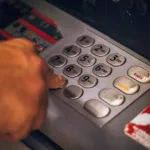 Ποιες προμήθειες αναμένεται να μειώσουν οι τράπεζες