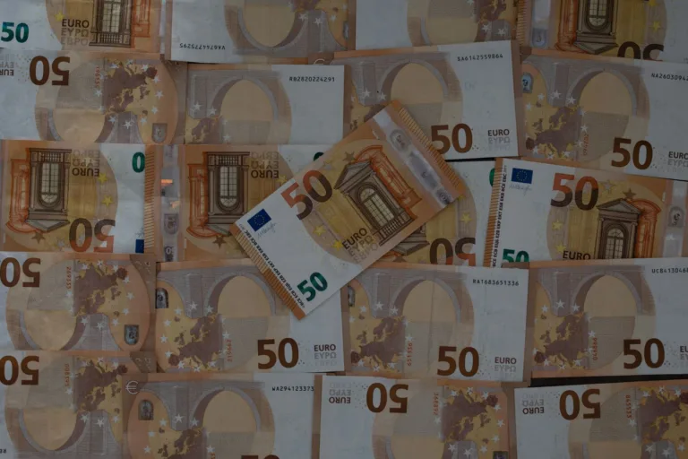 Εκπνέουν οι αιτήσεις για τις 17.000 ευρώ της ΔΥΠΑ