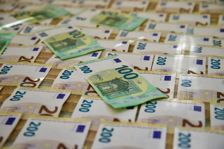 Τι ώρα πληρώνονται σήμερα οι συντάξεις Ιουλίου