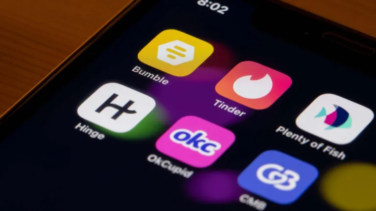 Πώς τα dating apps εκμεταλλεύονται τους χρήστες τους