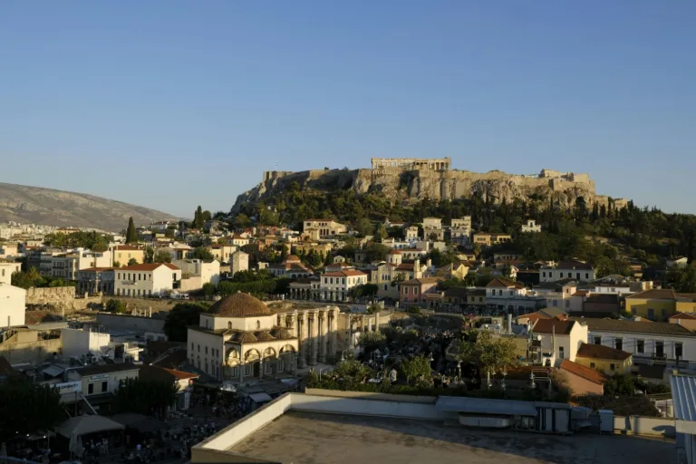 Ηλιακός θερμοσίφωνας: Πώς θα πάρετε επιδότηση μέσω gov.gr
