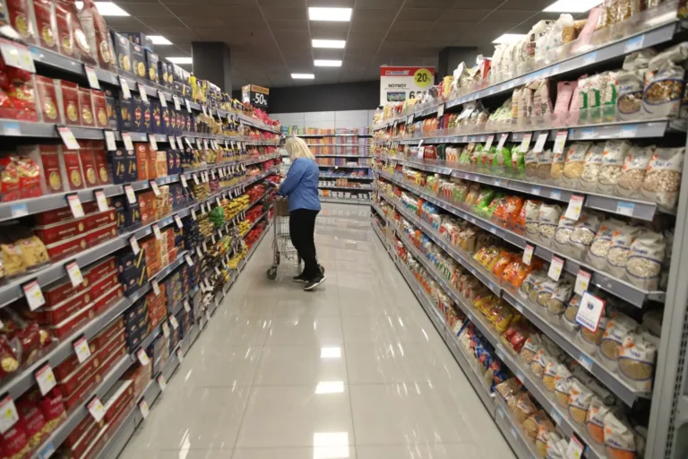 Ανοιχτά τα σούπερ μάρκετ σήμερα Κυριακή, τι ώρα κλείνουν