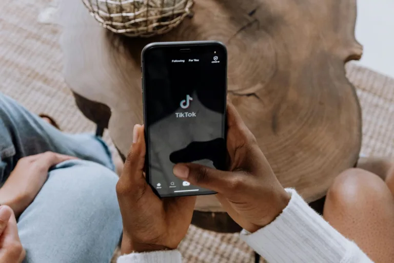 Πώς θα βλέπεις βιντεάκια στο TikTok χωρίς ίντερνετ