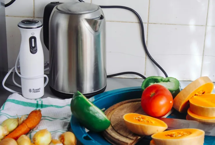 Πώς θα διώξετε τα άλατα από τον βραστήρα