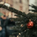 Πώς να καθαρίσετε τα στολίδια πριν στολίσετε το Χριστουγεννιάτικο δέντρο