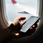 Αεροπλάνα: Πως και γιατί πρέπει να ενεργοποιείτε τη «λειτουργία πτήσης» στο κινητό σας