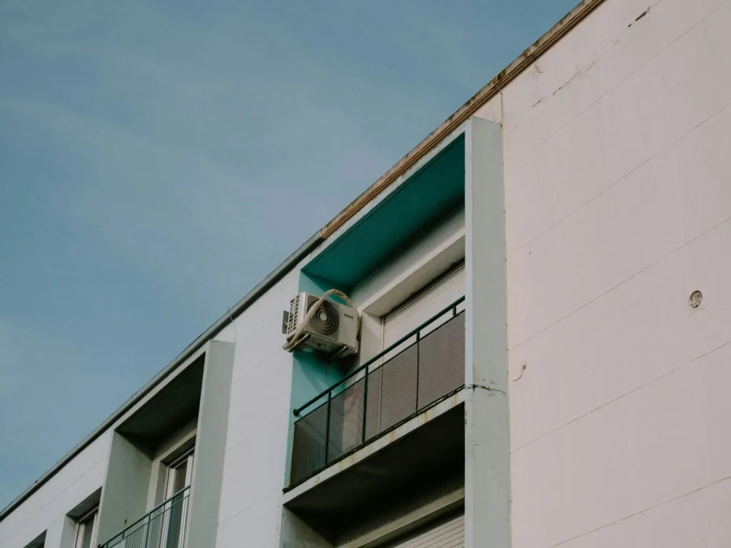 Πώς να κρατήσεις το σπίτι σου δροσερό χωρίς air condition: 7 δοκιμασμένα κόλπα