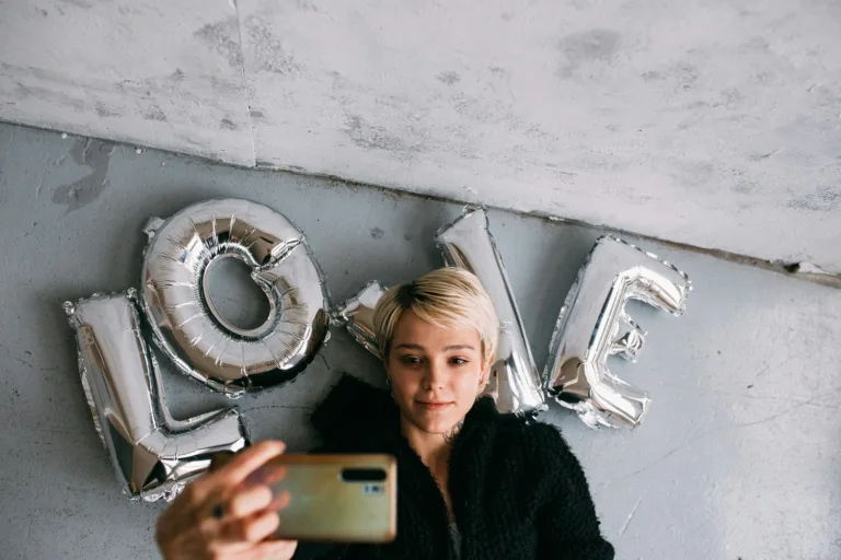 Καταργήθηκαν τα φίλτρα στο Instagram; Έτσι θα βγάζεις την τέλεια selfie!