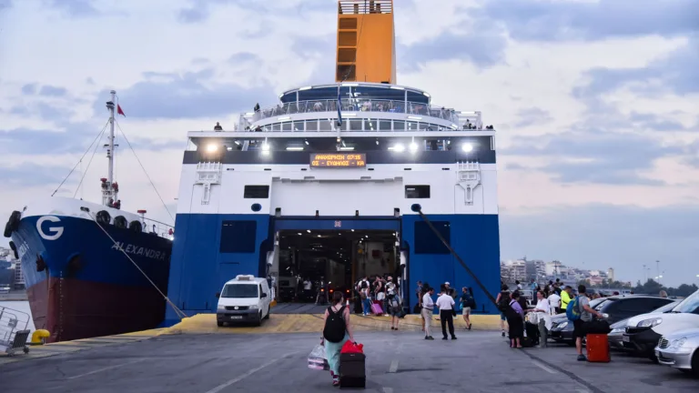 Προσλήψεις αναπληρωτών: Ποιες εταιρίες δίνουν εκπτώσεις για τις μετακινήσεις τους