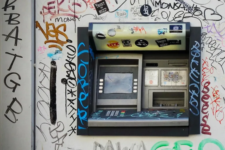 Η Εθνική Τράπεζα καταργεί τις αναλήψεις στο ταμείο