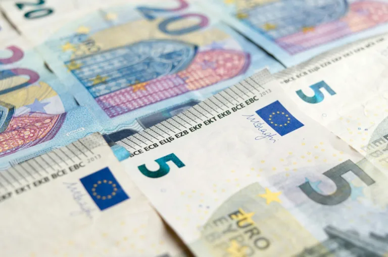 Μόνιμες αυξήσεις αντί για δώρα στο Δημόσιο