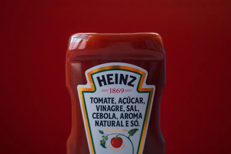 Η κέτσαπ στο ντουλάπι ή στο ψυγείο; Η Heinz μας λύνει την απορία