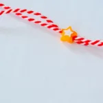 Μαρτάκια: Τα βραχιολάκια για να μην μας κάψει ο ήλιος