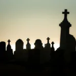 Γιατί τα νεκροταφεία είναι γεμάτα κυπαρίσσια