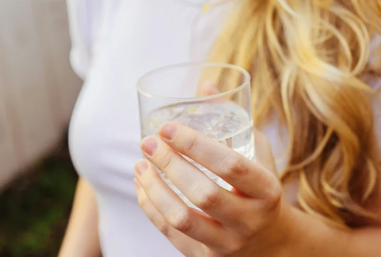 Καύσωνας και λάθη που μπορεί να σε στείλουν στο νοσοκομείο – Τι να μην κάνεις με τίποτα