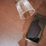 Πως 1 εφαρμογή μπορεί να σώσει το κινητό σου εάν πέσει στο νερό