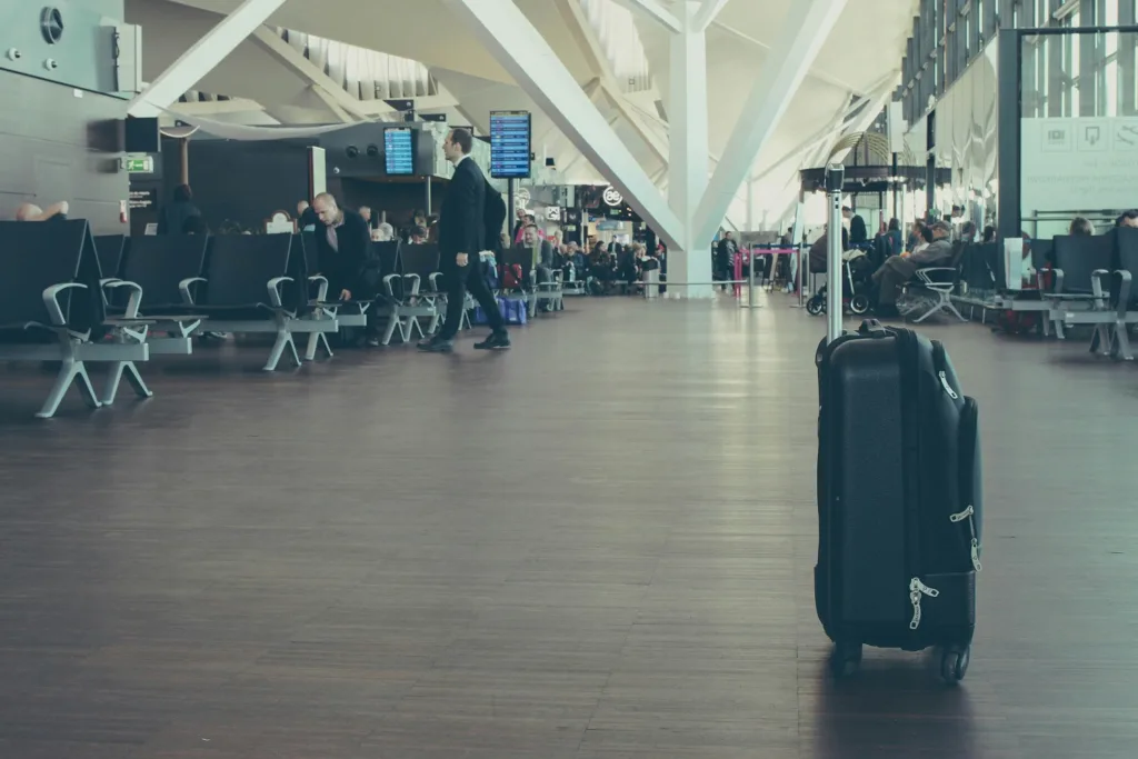 Η Ryanair αυστηροποιεί τους κανόνες αποσκευών και επιβίβασης