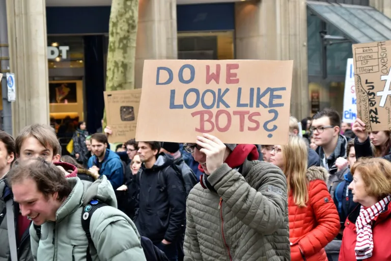 Bots: Τι είναι και πώς να τα αναγνωρίσετε