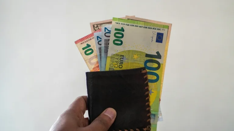 Επίδομα ενοικίου για εκπαιδευτικούς, νοσηλευτές και ενστόλους σε νησιωτικές και ορεινές περιοχές