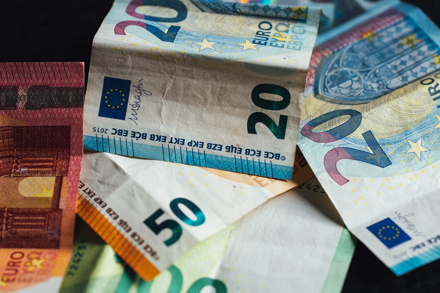 Δώρο Πάσχα 2025: Πόσα θα πάρετε και πότε